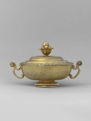 Petite tasse couverte de la toilette de la duchesse de Modène