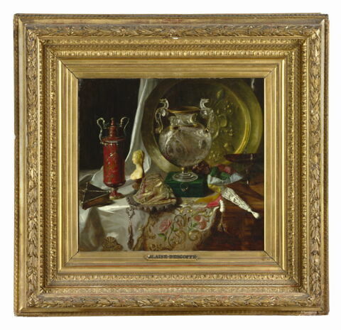 Nature morte aux objets d’art du Louvre et du musée des Souverains : cristal de roche, agate de Benvenuto, marotte, livre d’heures de Marie Stuart, dizain de Louis XVI, éventail de Marie-Antoinette., image 2/2