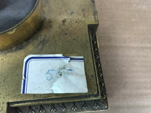 Socle décoré de trophées sur les quatre faces et d'une draperie en partie basse, image 3/4
