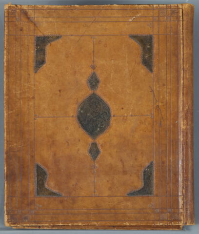 Porte-document à mandorle centrale prolongée de deux pendants et à écoinçons, image 5/5