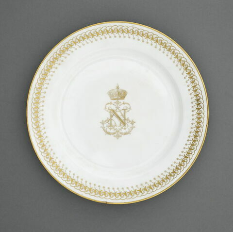 Assiette au chiffre de LN couronné de Napoléon III, du service de table du ministère d’Etat