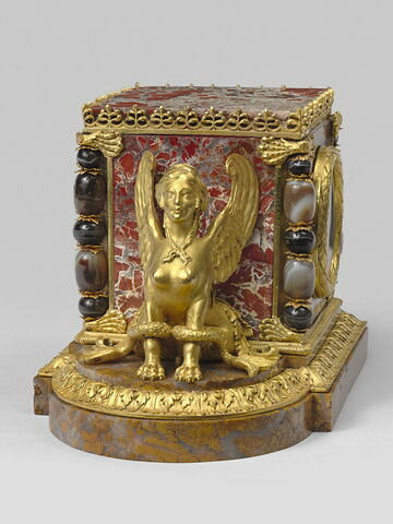 Socle d'un vase de Marie-Antoinette, image 2/3