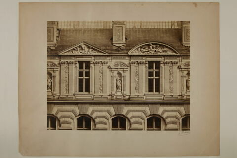 [Les deux dernières travées nord de la façade de la galerie des Sept Mètres, dans la cour Visconti], image 2/2