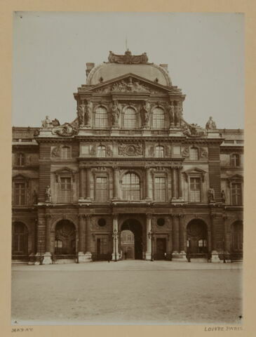 [Pavillon Sully]