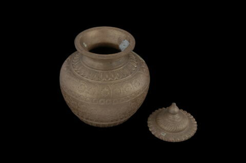 Vase à patine bronze : couvercle, image 13/13