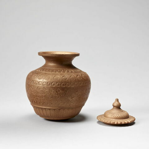 Vase à patine bronze : couvercle