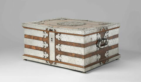 Coffre aux armes de Louis XIV, image 2/3
