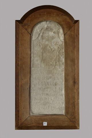 stèle cintrée ; stèle de donation