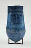 vase ; situle à fond floral, image 1/8