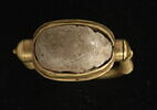 bague à chaton mobile ; bague à chaton cerclé ; bague en anneau renflé ; bague à butées ; bague à axe à extrémités enroulées ; scarabée, image 2/2