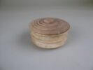 coupe cylindrique cerclée ; boîte  ; couvercle de vase, image 10/11