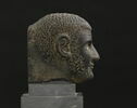 statue, image 4/12