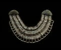 collier ; fermoir  ; perle mouche  ; perle cylindrique  ; perle rondelle, image 1/2