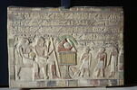 stèle rectangulaire allongée, image 3/3