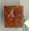 amulette ; plaquette ; perle en pastille rectangulaire, image 1/2