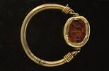 bague en anneau à extrémités enroulées ; scarabée, image 2/2