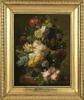 Fleurs dans un vase d'agate sur une console de marbre, image 2/6