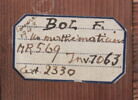 Portrait d'un mathématicien traçant une figure de géométrie, image 7/9