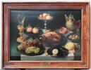 Mets, fruits et verre sur une table, image 3/19