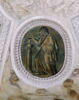 Figures d'hommes qui portent quatre médaillons imitant le bronze, image 1/5