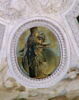 Figures d'hommes qui portent quatre médaillons imitant le bronze, image 5/5