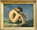Jeune homme nu assis au bord de la mer, image 3/4