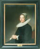 Portrait d'une jeune femme assise, image 2/3