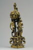 Femme ailée entre deux satyres, image 6/9
