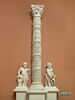 Colonne jouxtée de deux génies funéraires, du mausolée du coeur de Louis de Cossé, duc de Brissac (1625-1661), image 1/10