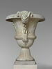 Vase orné de trophées d'instruments de musique, image 2/2