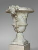 Vase orné de trophées d'instruments de musique, image 2/2