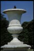 Vase orné de fleurs de lys et de coquilles, image 3/3