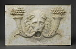Panneau décoré d'un mufle de lion encadré par deux cornes d'abondance, image 1/3