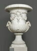 Vase décoré des attributs du Printemps, image 2/9