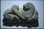 Animal fabuleux (aspic ?) regardant vers la gauche (décor d’une clef de voûte ?), image 2/5