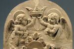La Vierge et l'Enfant sur un fond de feuillage, couronné par deux anges, image 8/8
