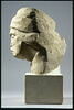 Tête d'homme coiffé d'un bonnet les yeux baissés, image 5/6
