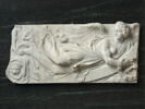 Victoire les pieds tournés vers la gauche tenant le collier de l'Ordre de Saint-Michel, image 1/4