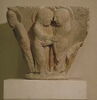 Fragment d'un chapiteau double (?) : l'Annonciation, la Visitation et décor végétal, image 2/7
