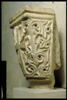 Chapiteau d'applique orne de feuillages et d'une croix pattée, image 2/3