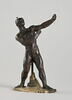 Homme nu debout, image 4/8
