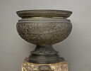 Coupe ornée d'arabesques et de bas-reliefs en partie imités de l'antique, image 3/7