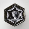 Salière hexagonale : La Faiblesse masculine, image 3/8