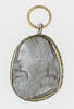 Pendentif : femme de profil, image 1/2