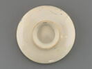 Coupe ronde : portrait de femme en buste, image 2/3
