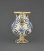 Vase à deux anses : Amour chevauchant un dauphin et profil de Maure, image 3/7