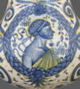 Vase à deux anses : Amour chevauchant un dauphin et profil de Maure, image 6/7