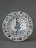 Plat creux : jeune homme de profil marchant, image 1/6