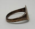 Bague à chaton gravé et niellé d'un profil de tête de femme, image 2/3