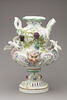 Vase à deux anses, d'une paire (voir OA 5156 bis), image 3/4